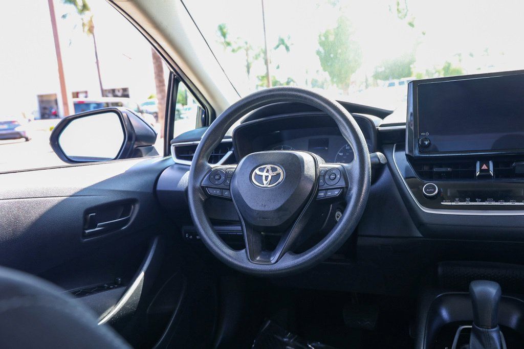 Used 2025 Toyota Corolla LE FWD image 23