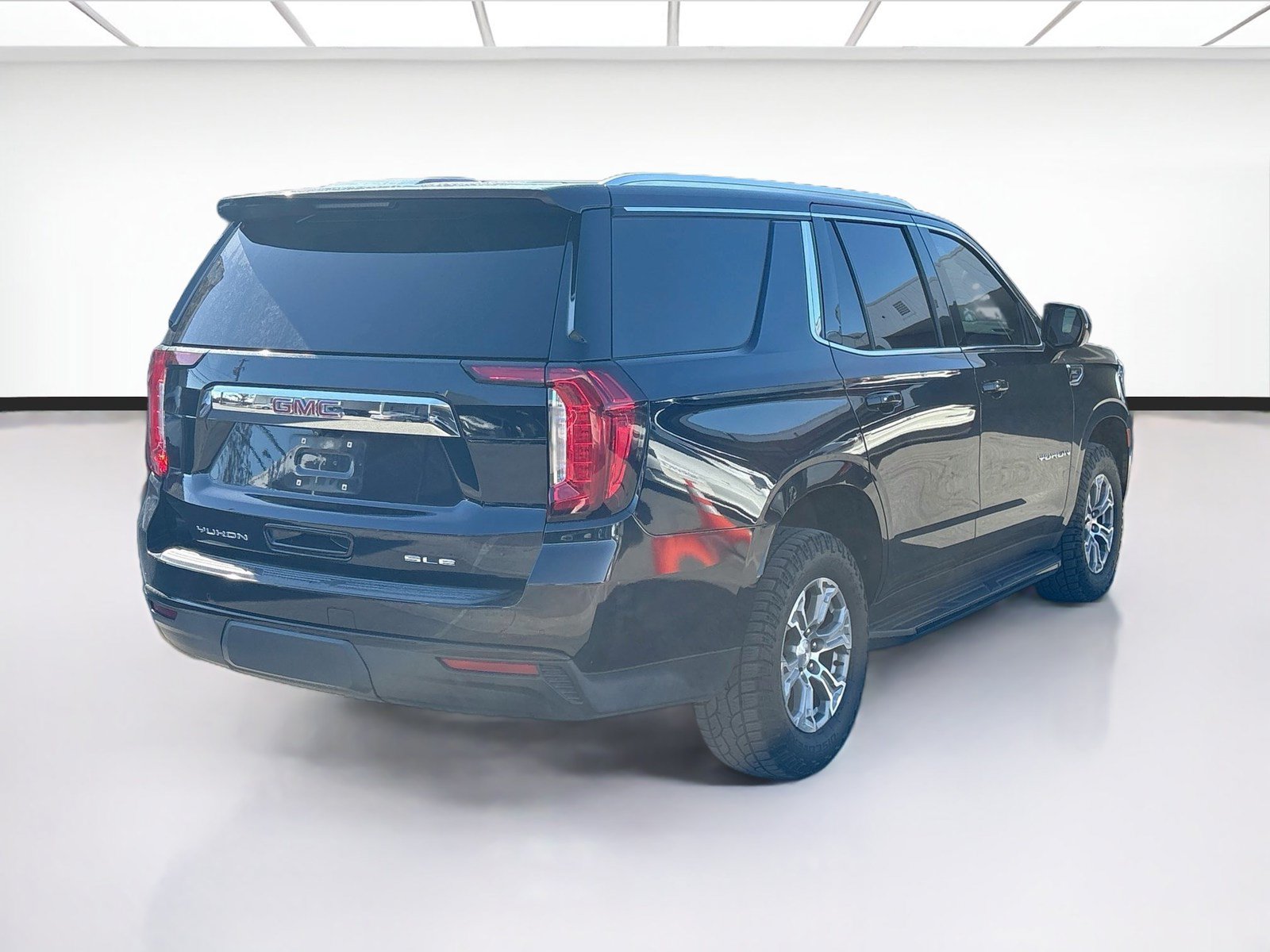 Used 2022 GMC Yukon SLE w/ Gmc Pro Safety Plus Package RWD image 4