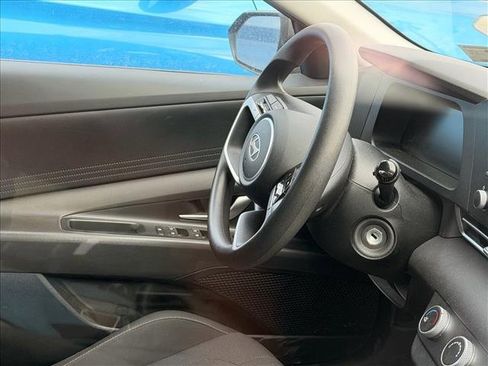 Used 2024 Hyundai Elantra SE image 13