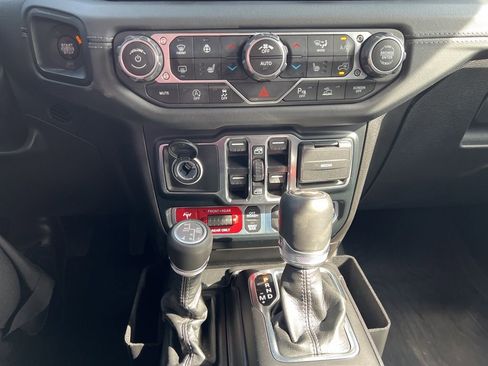 Used 2024 Jeep Wrangler Unlimited Rubicon AWD/4WD image 14