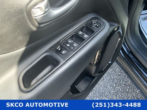 Used 2023 Jeep Renegade Altitude AWD/4WD image 22