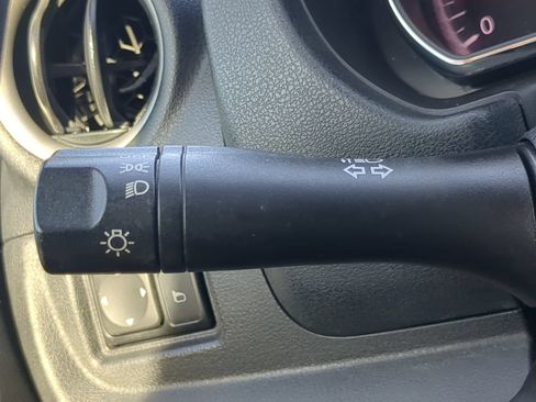 Used 2014 Nissan Versa SV FWD image 60