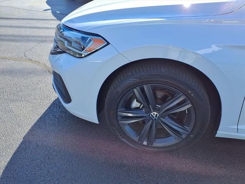 Used 2022 Volkswagen Jetta SE w/ Panoramic Sunroof Package image 25