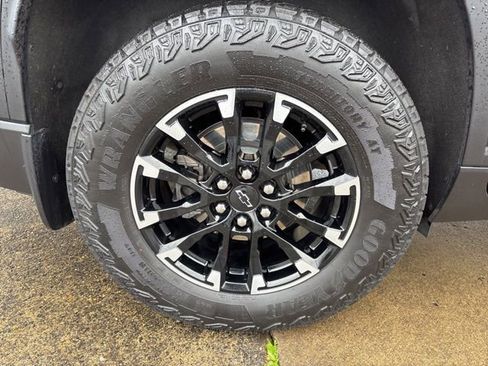 Used 2024 Chevrolet Traverse Z71 w/ Enhanced Driving Package image 12