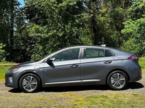 Used 2020 Hyundai Ioniq SEL FWD image 6