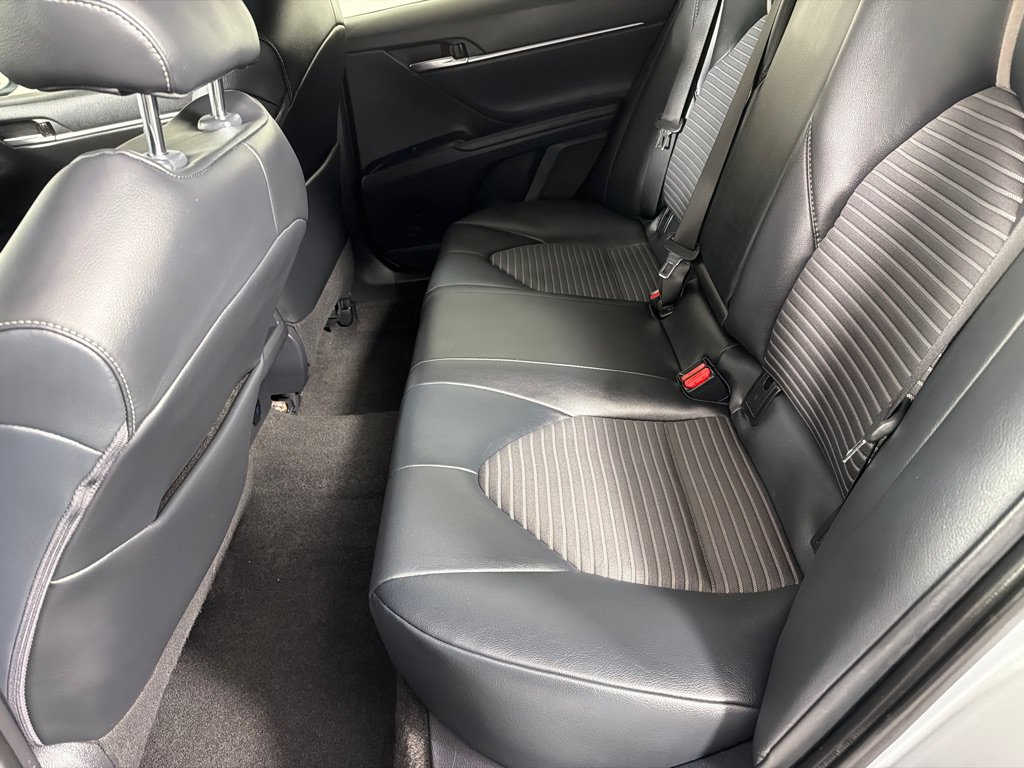 Used 2020 Toyota Camry SE FWD image 18