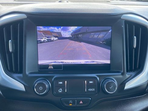 Used 2024 GMC Terrain SLT image 32