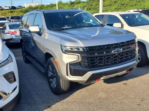 Used 2023 Chevrolet Tahoe Z71 w/ Luxury Package AWD/4WD image 2