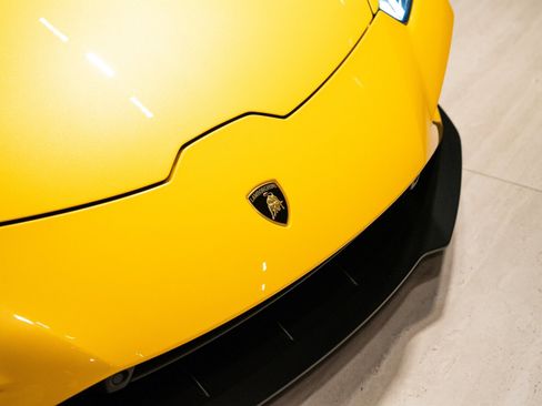Used 2021 Lamborghini Huracan EVO RWD image 7