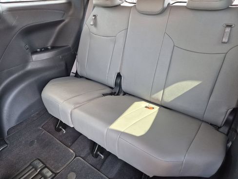 Certified 2025 Toyota Sienna XLE FWD image 15