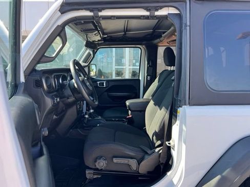 Used 2019 Jeep Wrangler Sport AWD/4WD image 9
