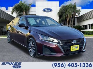 Used 2024 Nissan Altima 2.5 SV image 1