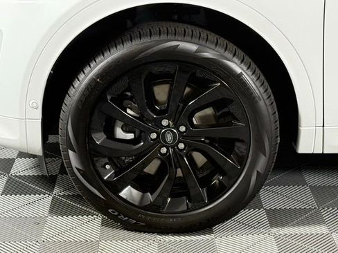 Used 2025 Land Rover Discovery Sport S image 14