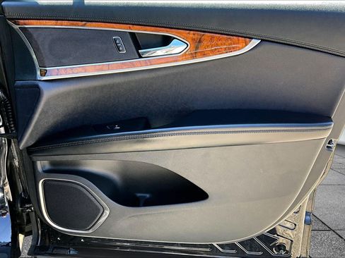 Used 2016 Lincoln MKX Reserve w/ Climate Package AWD/4WD image 19