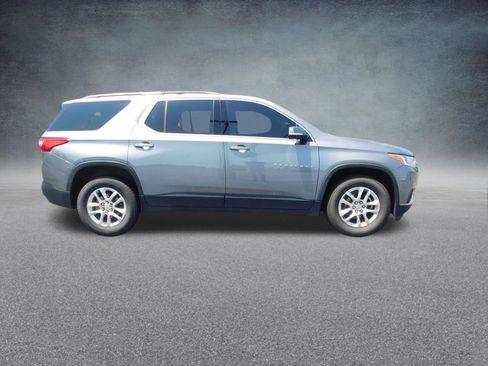 Used 2019 Chevrolet Traverse LT FWD image 2