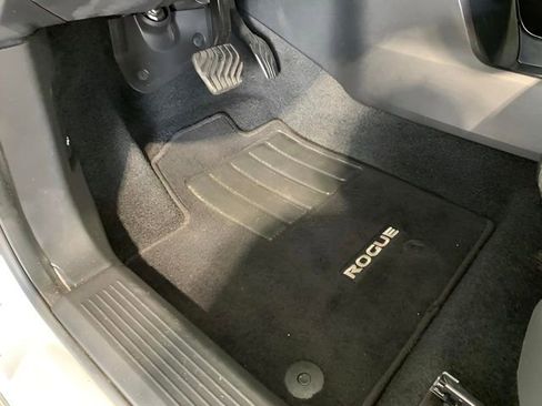 Used 2024 Nissan Rogue SV image 17