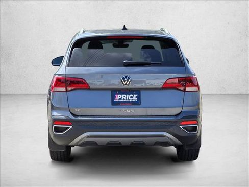 Used 2023 Volkswagen Taos SE w/ Panoramic Sunroof Package FWD image 6