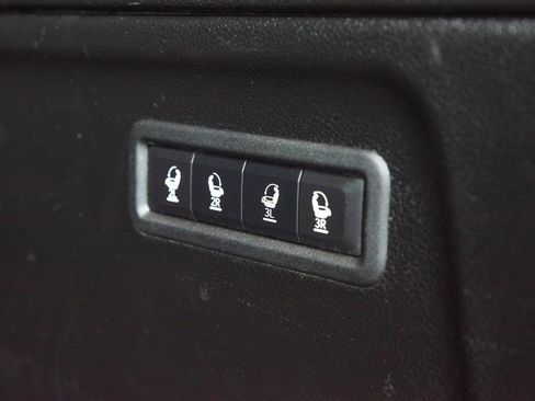 Used 2024 Jeep Wagoneer L Series II w/ Flexible Seating Group RWD image 17