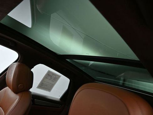 Certified 2022 Porsche Cayenne Turbo S AWD/4WD image 11
