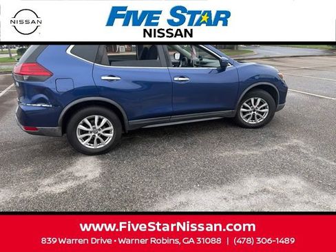 Used 2017 Nissan Rogue SV AWD/4WD image 10