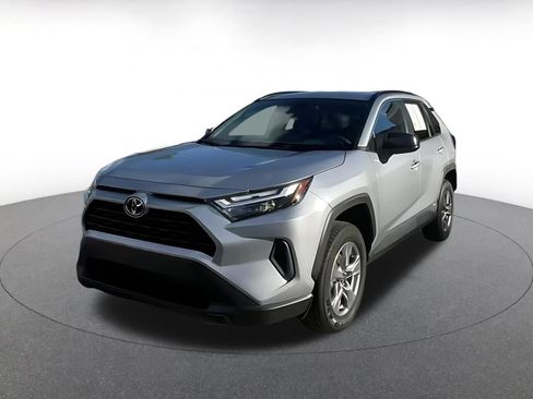Used 2025 Toyota RAV4 LE image 7