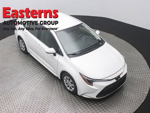 Used 2022 Toyota Corolla LE FWD image 3