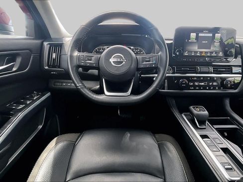 Used 2023 Nissan Pathfinder SL FWD image 6