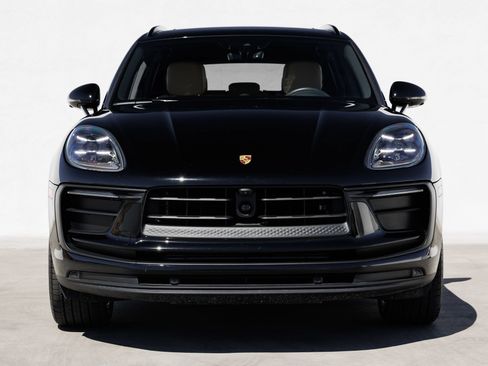 Certified 2026 Porsche Macan AWD/4WD image 10