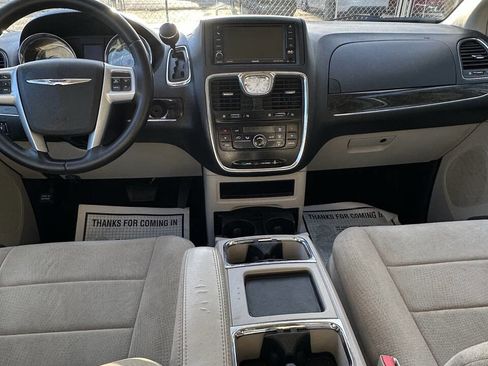 Used 2013 Chrysler Town & Country Touring image 14