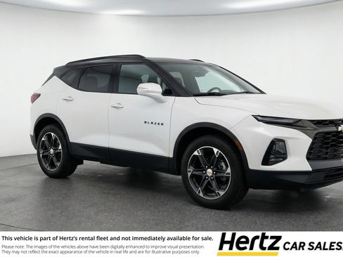 Used 2025 Chevrolet Blazer LT image 1