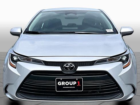 Used 2025 Toyota Corolla LE w/ LE Premium Package FWD image 4