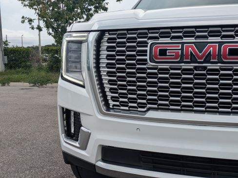 Used 2021 GMC Yukon XL Denali AWD/4WD image 10
