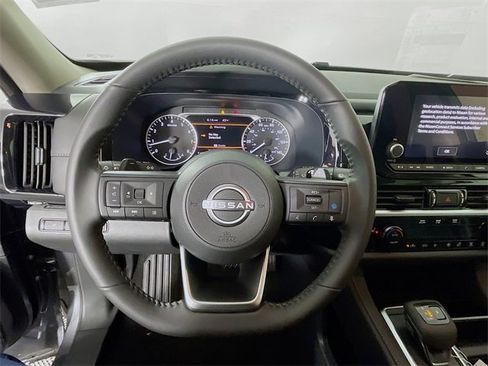 New 2025 Nissan Pathfinder SV image 8