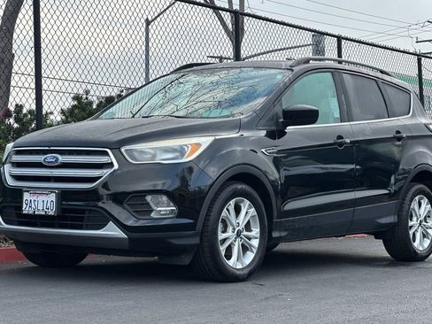 Certified 2018 Ford Escape SE image 10