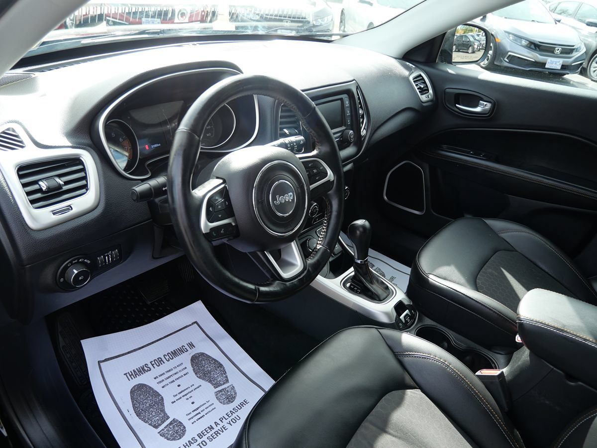Used 2018 Jeep Compass Latitude w/ Cold Weather Group AWD/4WD image 9