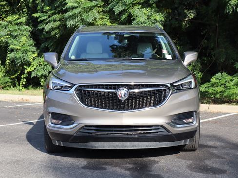 Used 2020 Buick Enclave Essence w/ Sound and Sites Package FWD image 3