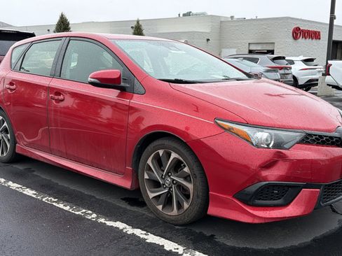 Used 2018 Toyota Corolla iM w/ Carpet Mat Package (TMS) image 1