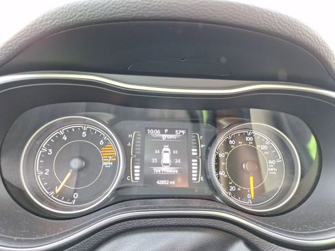 Used 2019 Jeep Cherokee Latitude w/ Popular Appearance Group image 20