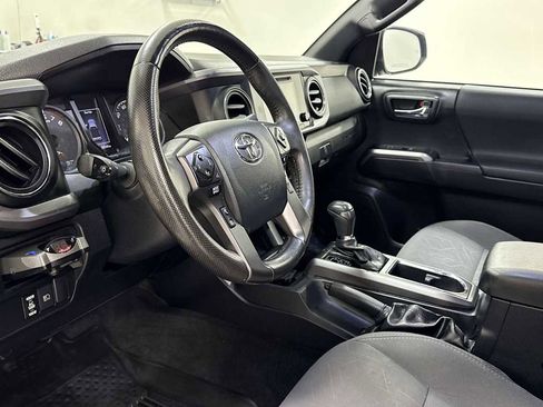 Certified 2018 Toyota Tacoma TRD Off-Road w/ Technology Package image 12