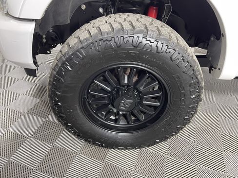 Certified 2022 Ford F350 Platinum w/ Tremor Off-Road Package AWD/4WD image 9