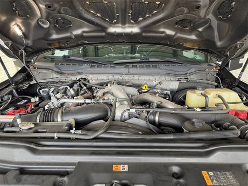 Used 2021 Ford F350 Lariat w/ Tremor Off-Road Package image 27