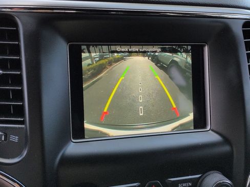 Used 2019 Jeep Grand Cherokee Laredo AWD/4WD image 20