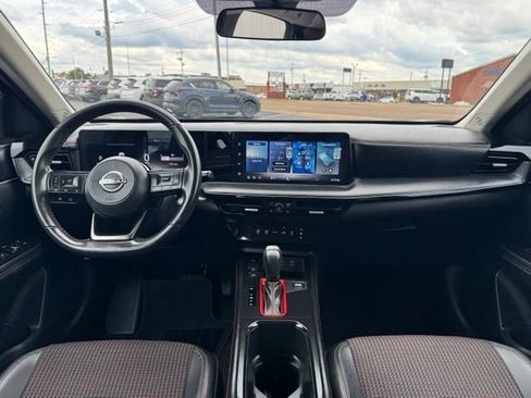 Used 2026 Nissan Kicks SR FWD image 8