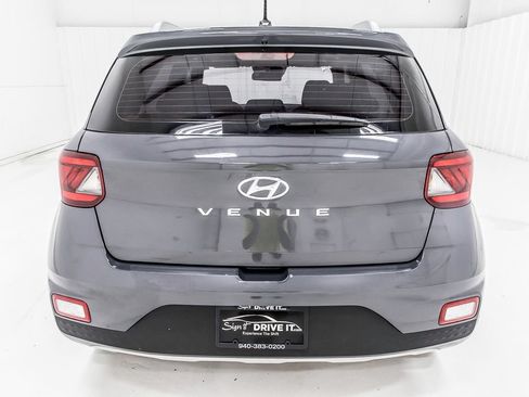 Used 2023 Hyundai Venue SEL FWD image 7