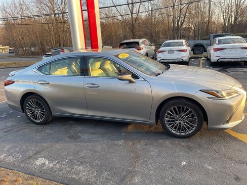 Used 2022 Lexus ES 250 w/ Premium Package image 6