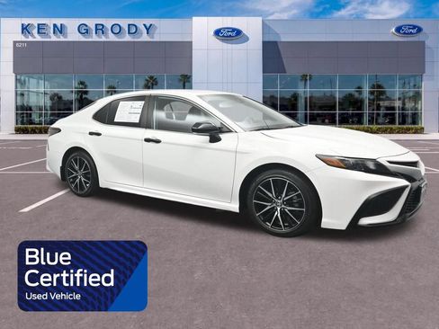 Used 2023 Toyota Camry SE FWD image 1