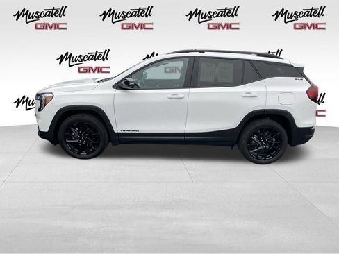 Used 2023 GMC Terrain SLE w/ Driver Convenience Package image 8