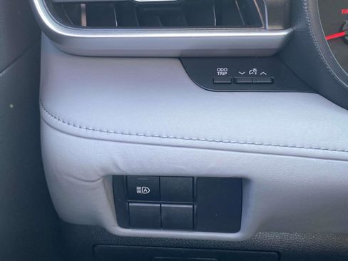 Used 2022 Toyota Highlander L image 20