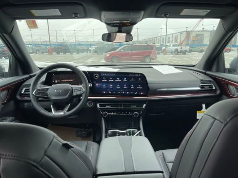 Used 2025 Chevrolet Traverse Z71 w/ Driver Confidence Package image 19