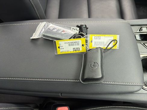 Used 2024 Lexus RX 350 AWD image 35